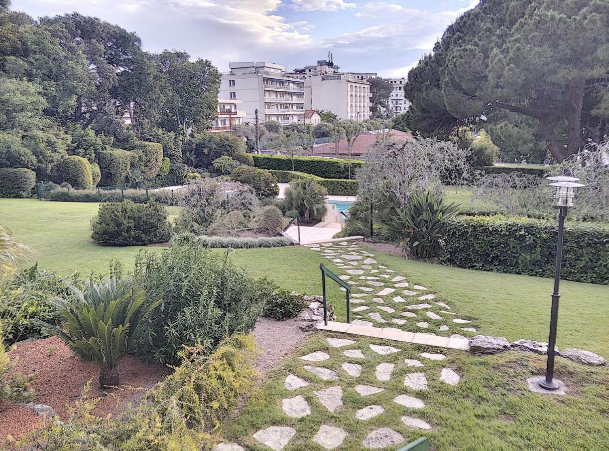 Chateau De La Pinede Juan-les-Pins Exterior photo